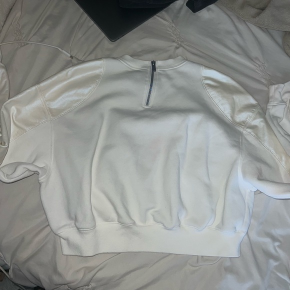 Woman’s Nike Swearshirt - Picture 3 of 6